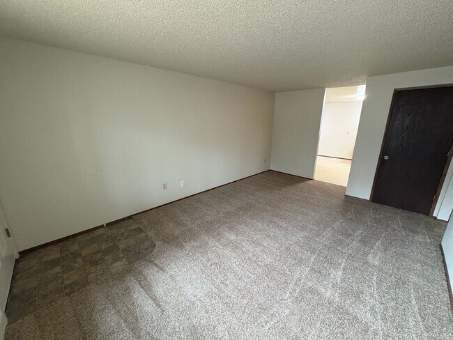Foto del edificio - 2 Bed/1 Bath Unit Located in SE Bend Triplex - Month to Month Lease Term