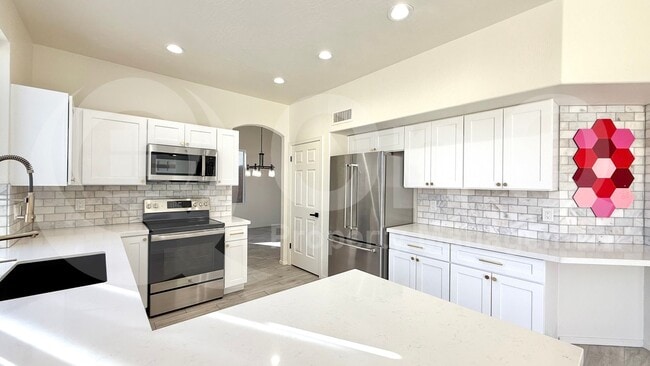 Building Photo - 15421 S 16th Dr