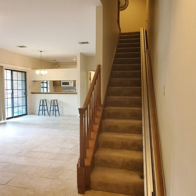 Building Photo - 20 Chapel Hill Cir