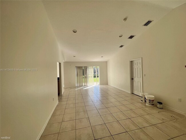 Foto del edificio - 3 br, 2 bath House - 1675 NE 36th Ave