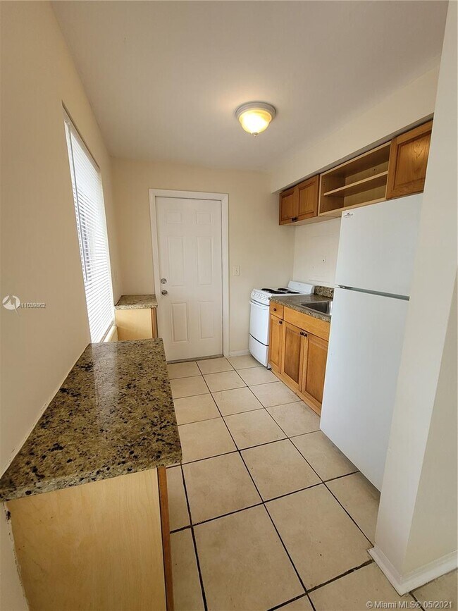 Foto del edificio - 696 NE 85th St