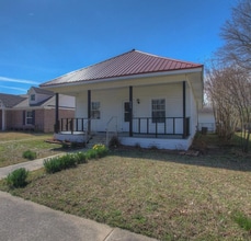 Building Photo - 323 E Will Rogers Blvd