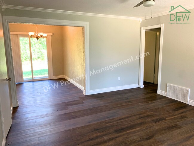 Building Photo - 2709 NW Hilltop Dr
