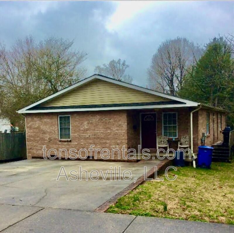 203 W Jordan St, Brevard, NC 28712 Condo for Rent in Brevard, NC