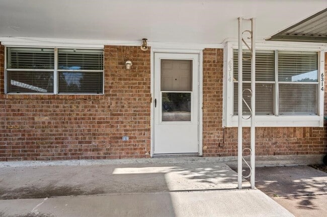 Foto del edificio - 6314 Olson Ln