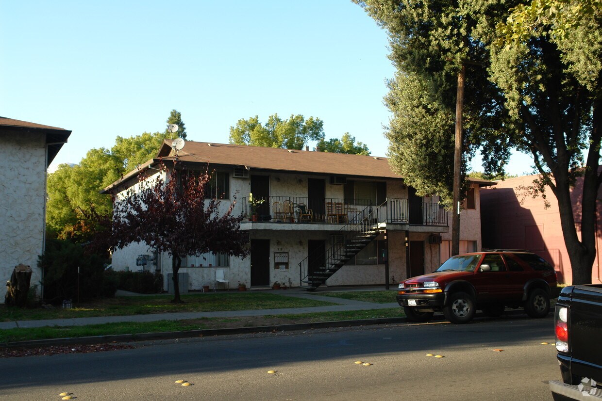 Building Photo - 818 W 5th St