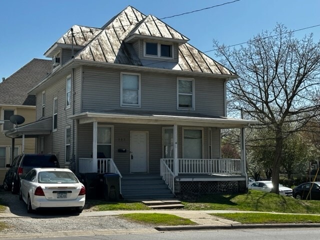 Building Photo - 903 E Burlington St