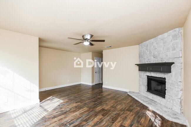 Foto del edificio - 8120 Albert St, White Settlement, TX 76108