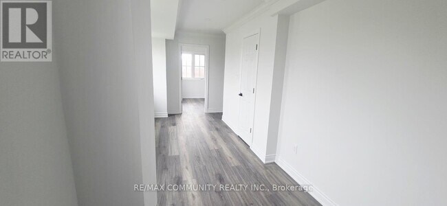 Photo du bâtiment - 50 Rockman Cres