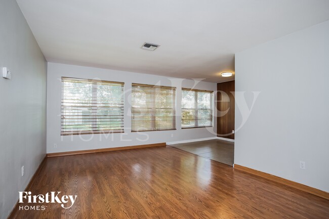 Building Photo - 607 Faber Dr