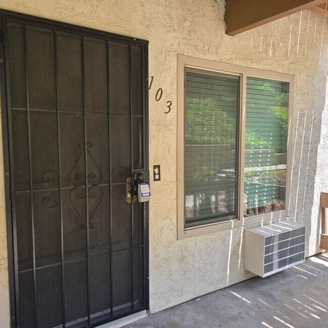 Building Photo - Welcome to this charming 1-bedroom, 1-bath...