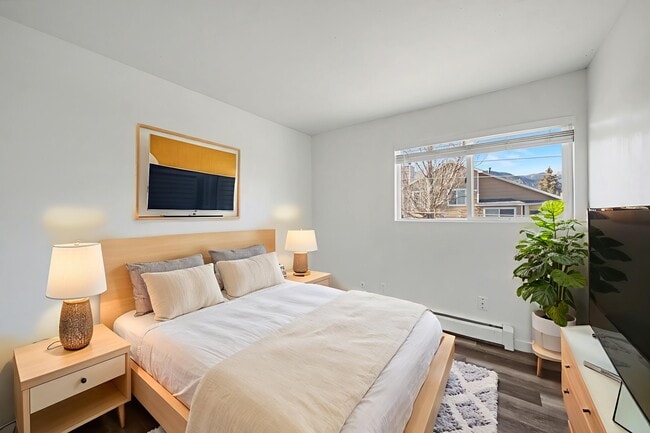 Foto del edificio - 4270 Loomis Ave