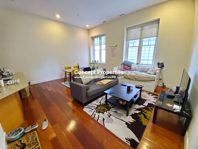Foto del edificio - 2 br, 1 bath  - 520 Harrison Ave Apt 101