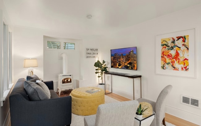 Building Photo - 4258 33rd Ave W