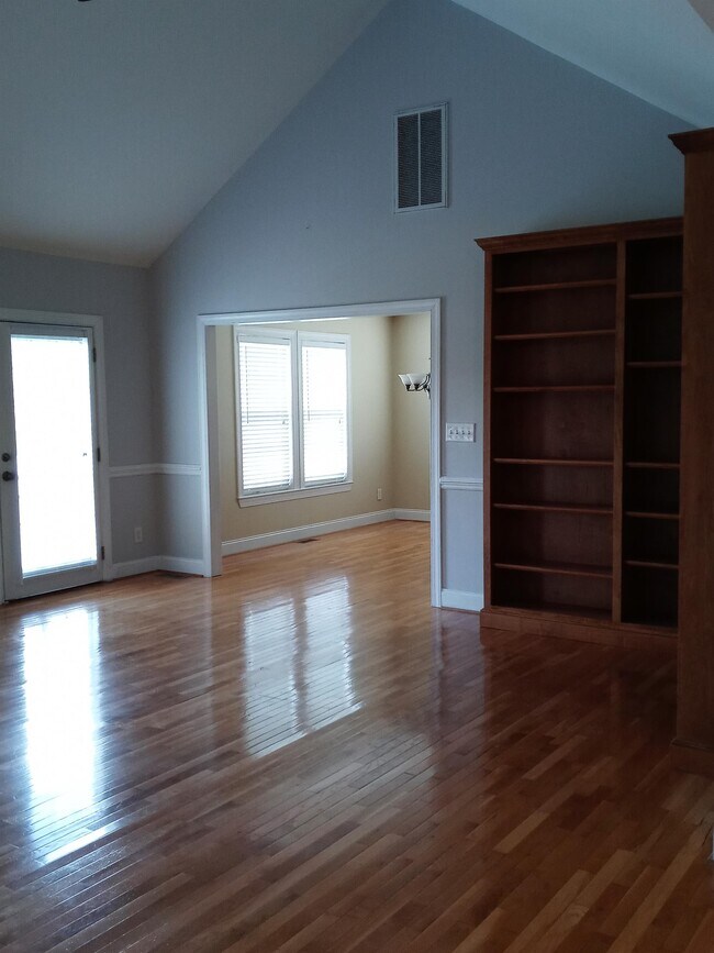 Building Photo - 2914 Loxdale Farms Dr