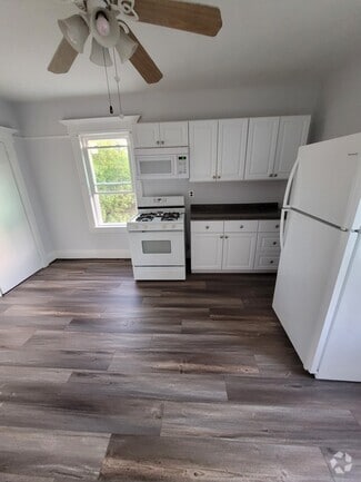 Building Photo - 128 Woods Ave