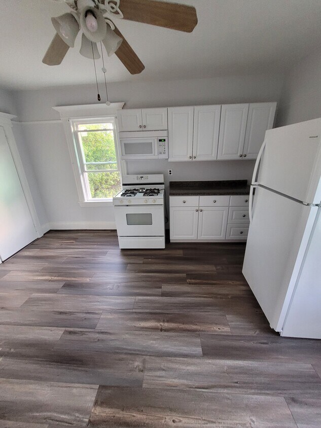 Kitchen - 128 Woods Ave