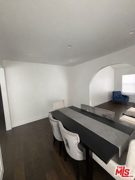 Foto del edificio - 5337 Deane Ave