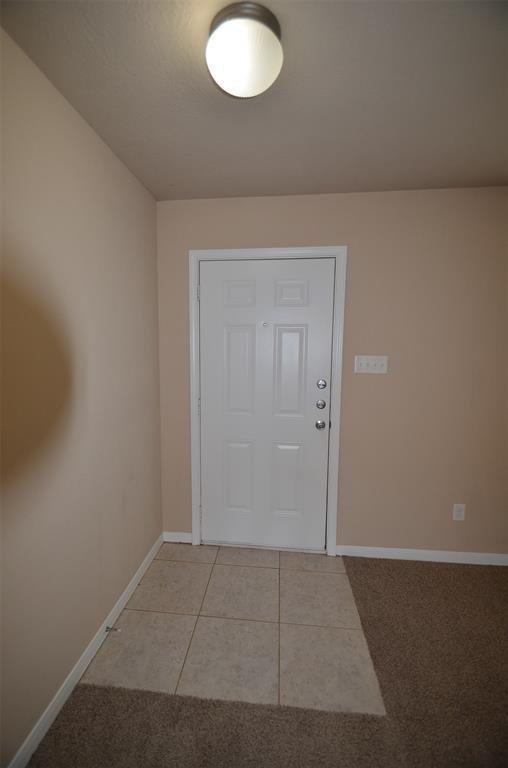 Building Photo - 5015 Willow Point Dr