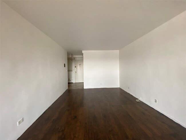 Building Photo - 97-10-97-62 62nd Dr