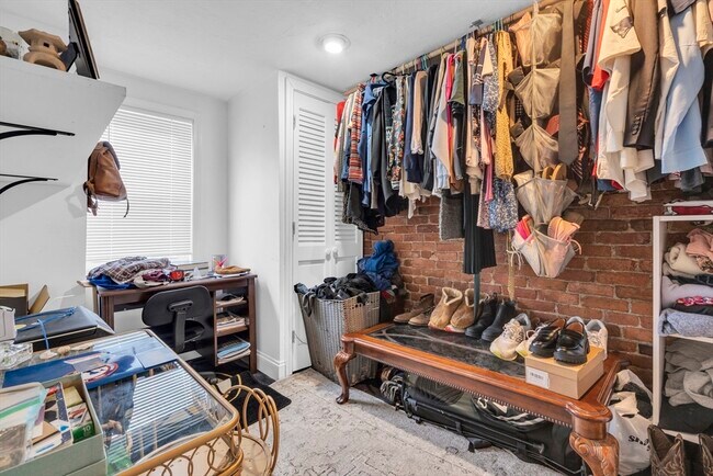 Foto del edificio - 495 E 7th St