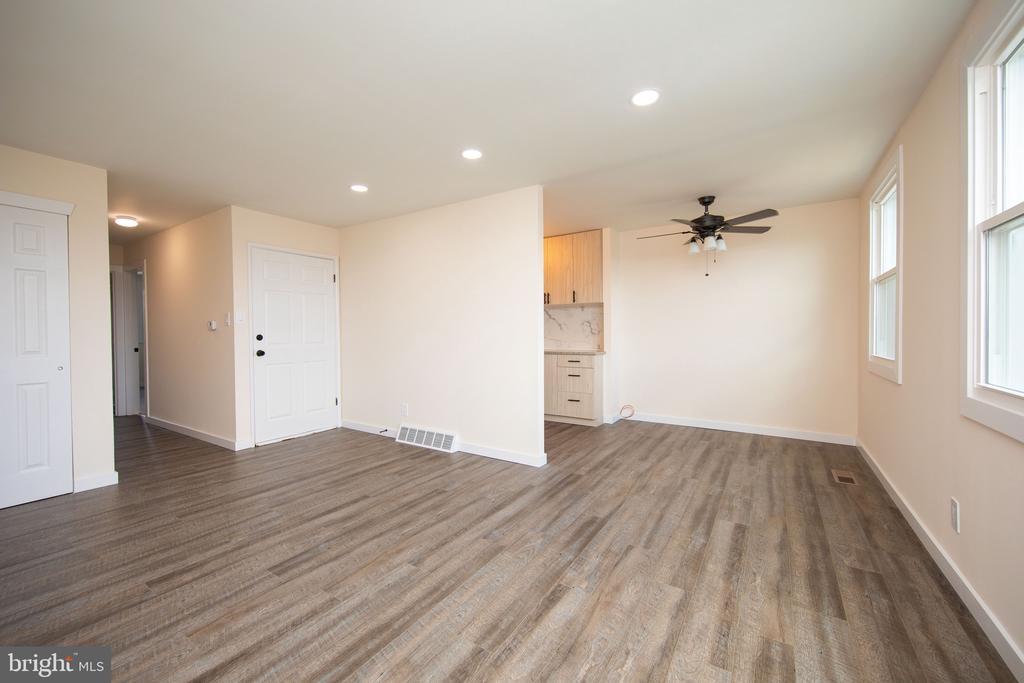Foto principal - 8766 Gillespie St