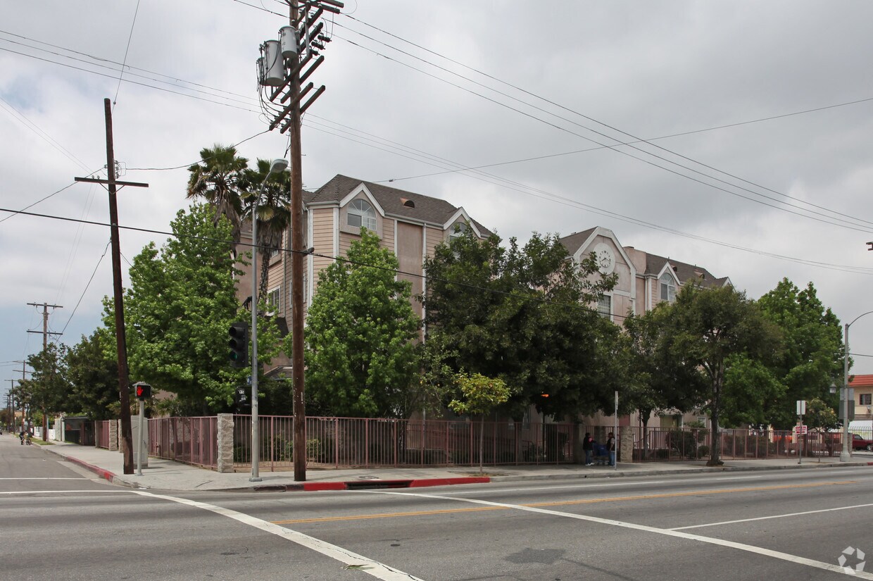 Building Photo - 4707 S Central Ave