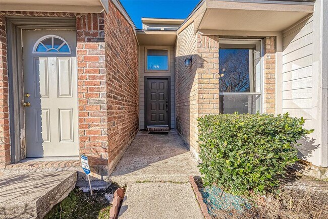 Building Photo - 9393 Westwood Village Dr