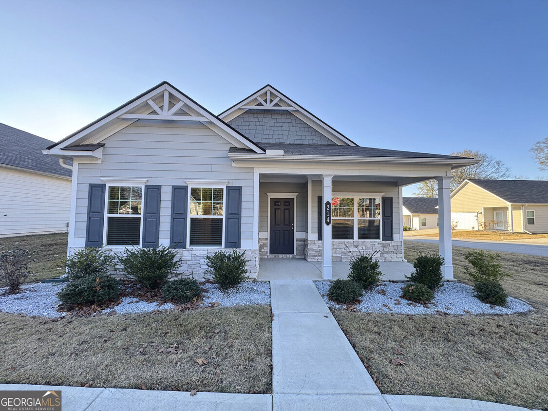 Foto principal - 214 N Dogwood St