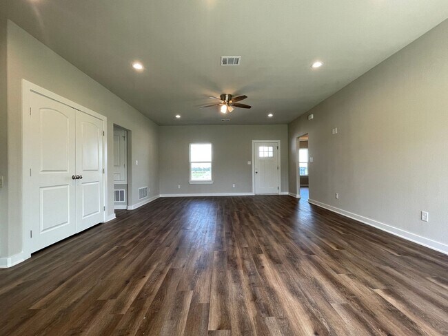 Foto del edificio - Brand 3 BR / 2 BA Home in Corsicana!