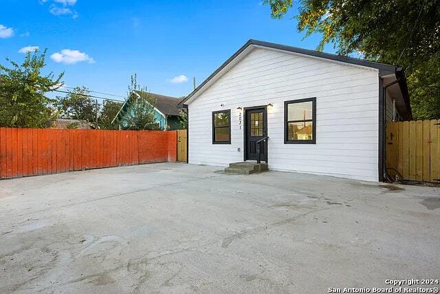 Foto del edificio - 2031 S Trinity St