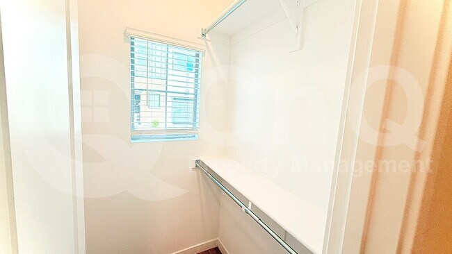 Building Photo - 2821 W Red Fox Rd