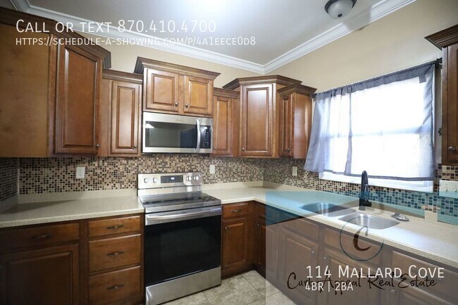 Building Photo - Spacious 4 bed 2 bath home - Bay!!