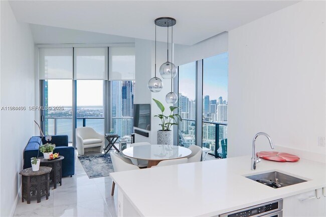 Foto del edificio - 501 NE 31st St