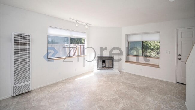 Building Photo - Unit