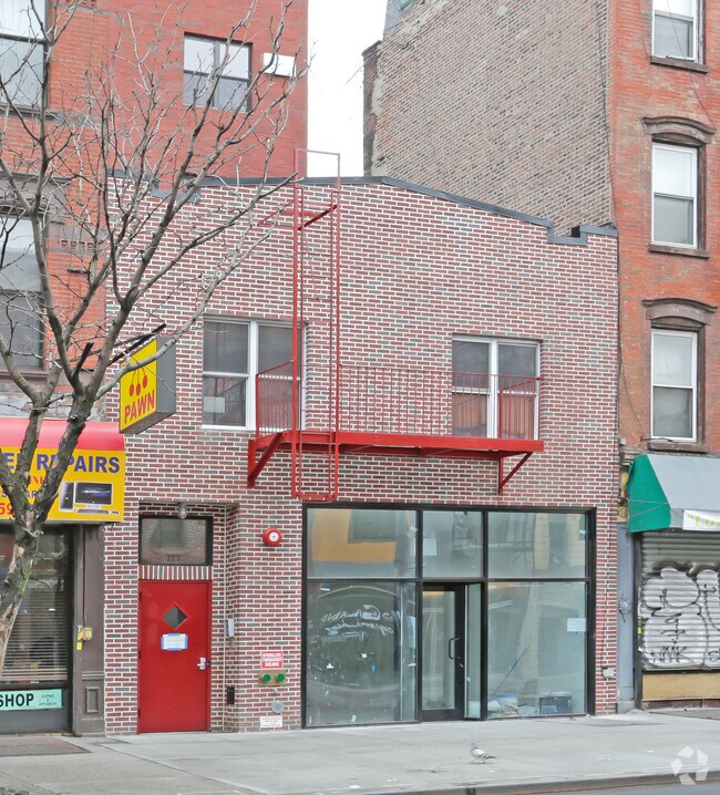 Building Photo - 127 Graham Ave