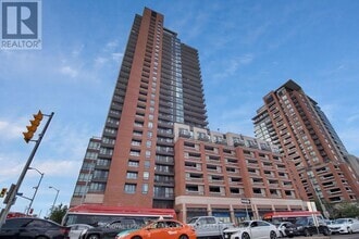 Building Photo - 830-830 Lawrence Ave W