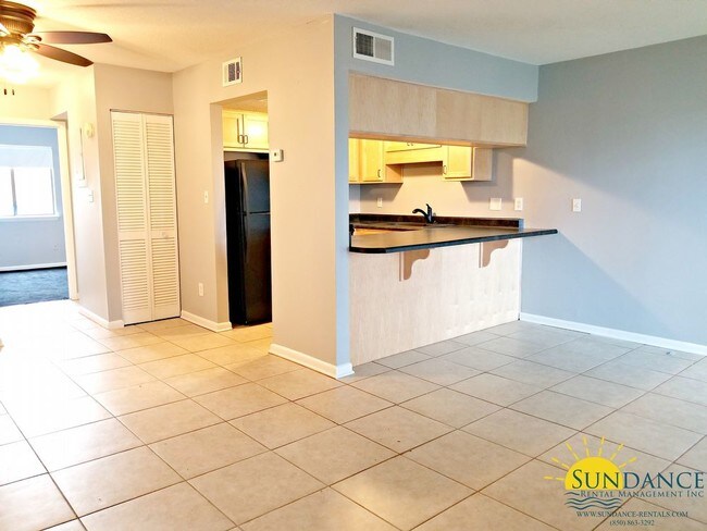 Foto del edificio - 308 Miracle Strip Pkwy SW