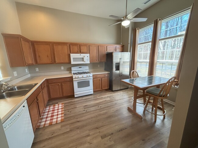 Foto del edificio - 232 N Honey Springs Ave