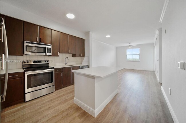 Foto del edificio - 10170 SW 7th St