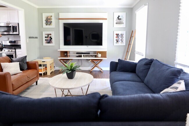 Building Photo - 6858 Lockridge Dr NW