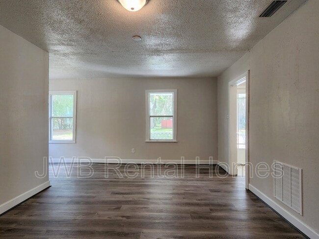 Building Photo - 523 62nd St