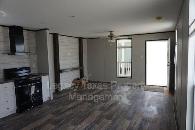 Building Photo - 800 N Old Betsy Rd