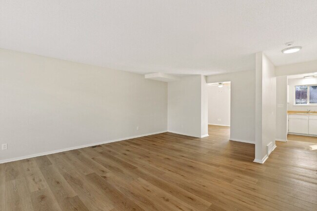 Foto del edificio - Upgraded 3-Bed Townhome Just Minutes from ...