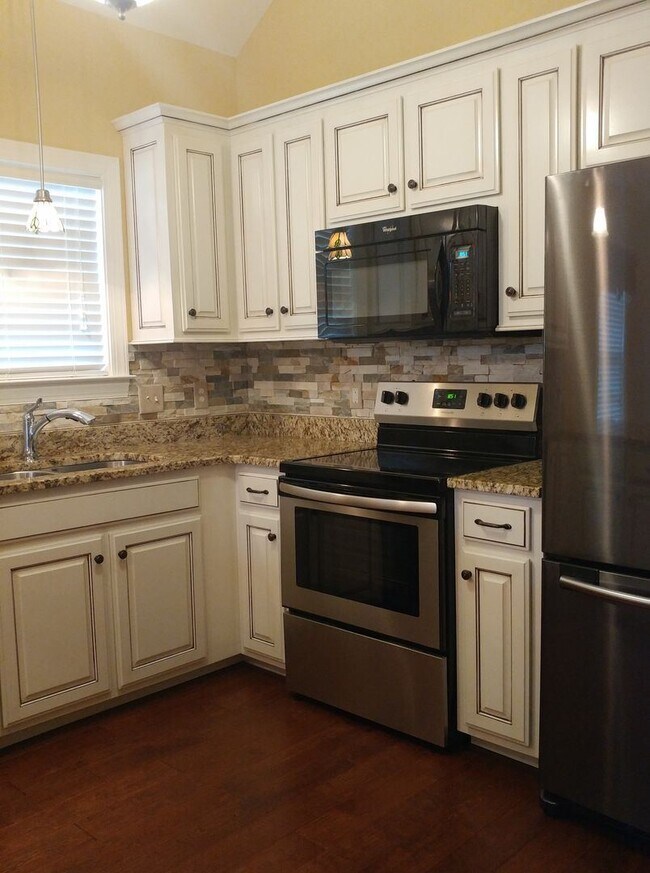 Building Photo - 3 br, 2.5 bath House - 1017 Irish Way