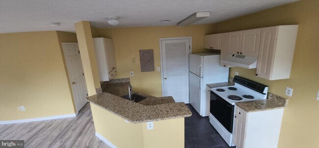 Foto del edificio - 8015 Lantern Ct