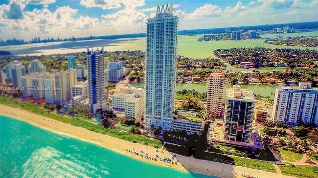 Foto del edificio - 6365 Collins Ave