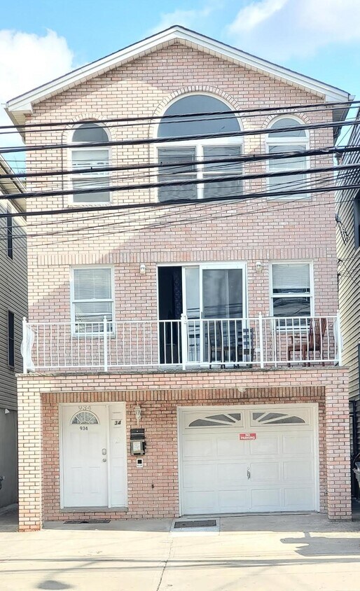 Primary Photo - 934 West Side Ave