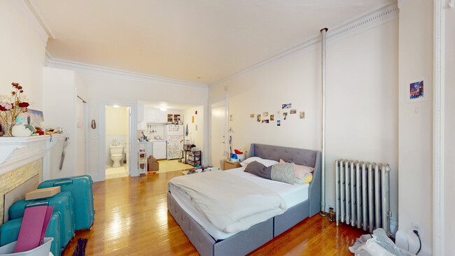 Building Photo - 1073 Beacon St