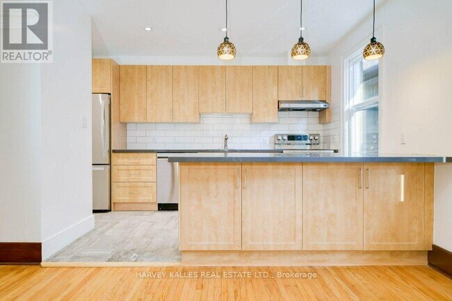 Building Photo - 18 Golfdale Rd